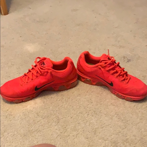 Athletic_Shoes